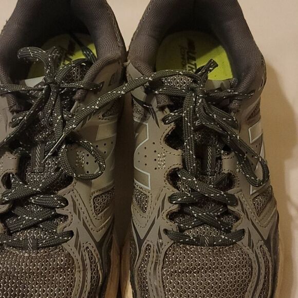 New balance all terrain shoes size 8 - Picture 4 of 7